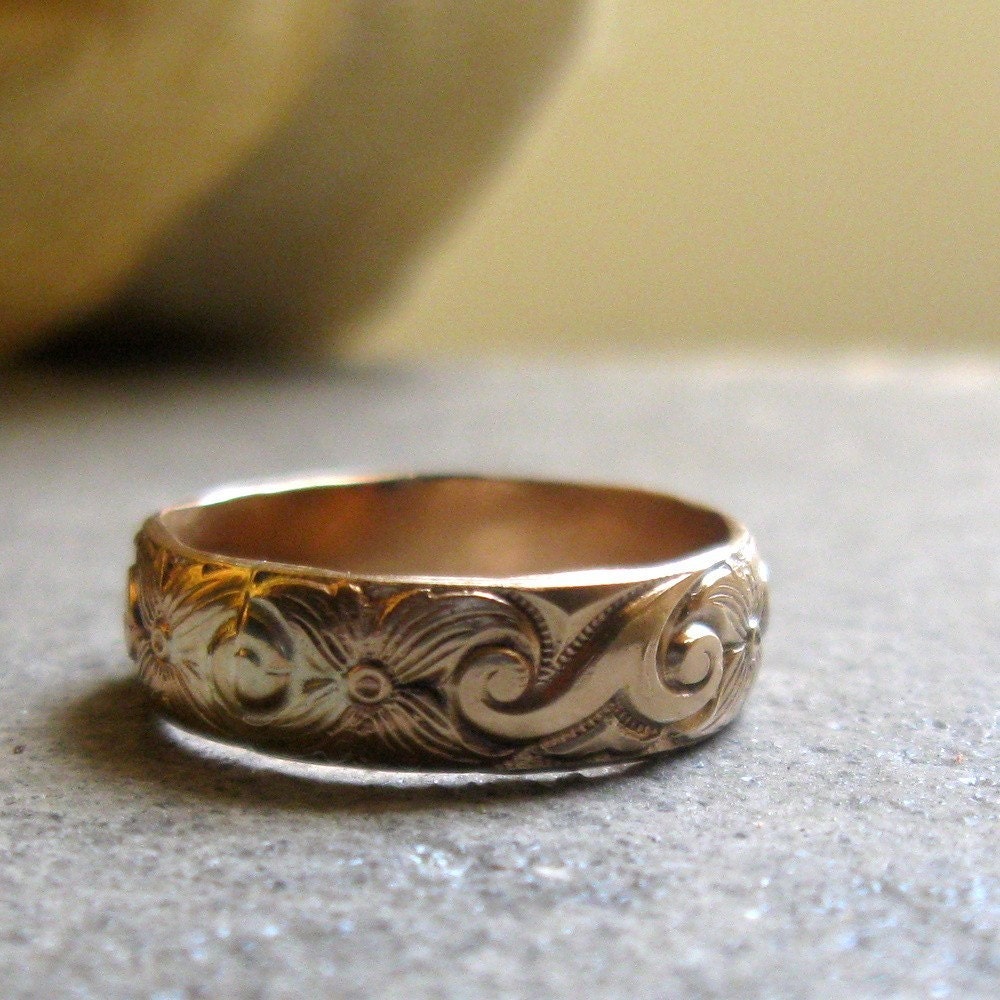 Bold gold pattern band ring - unique wedding ring
