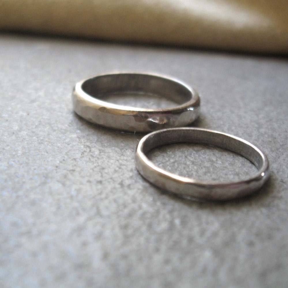 Hammered Gold Wedding Band Set