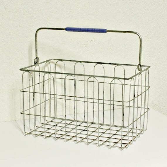 Vintage metal wire basket - storage - organize - handle