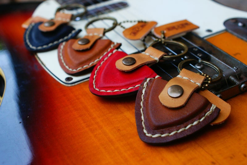 Men Keychain / Man Dad Father / Valentines Gift for Him - A Personalized Guitar pick case leather keyring