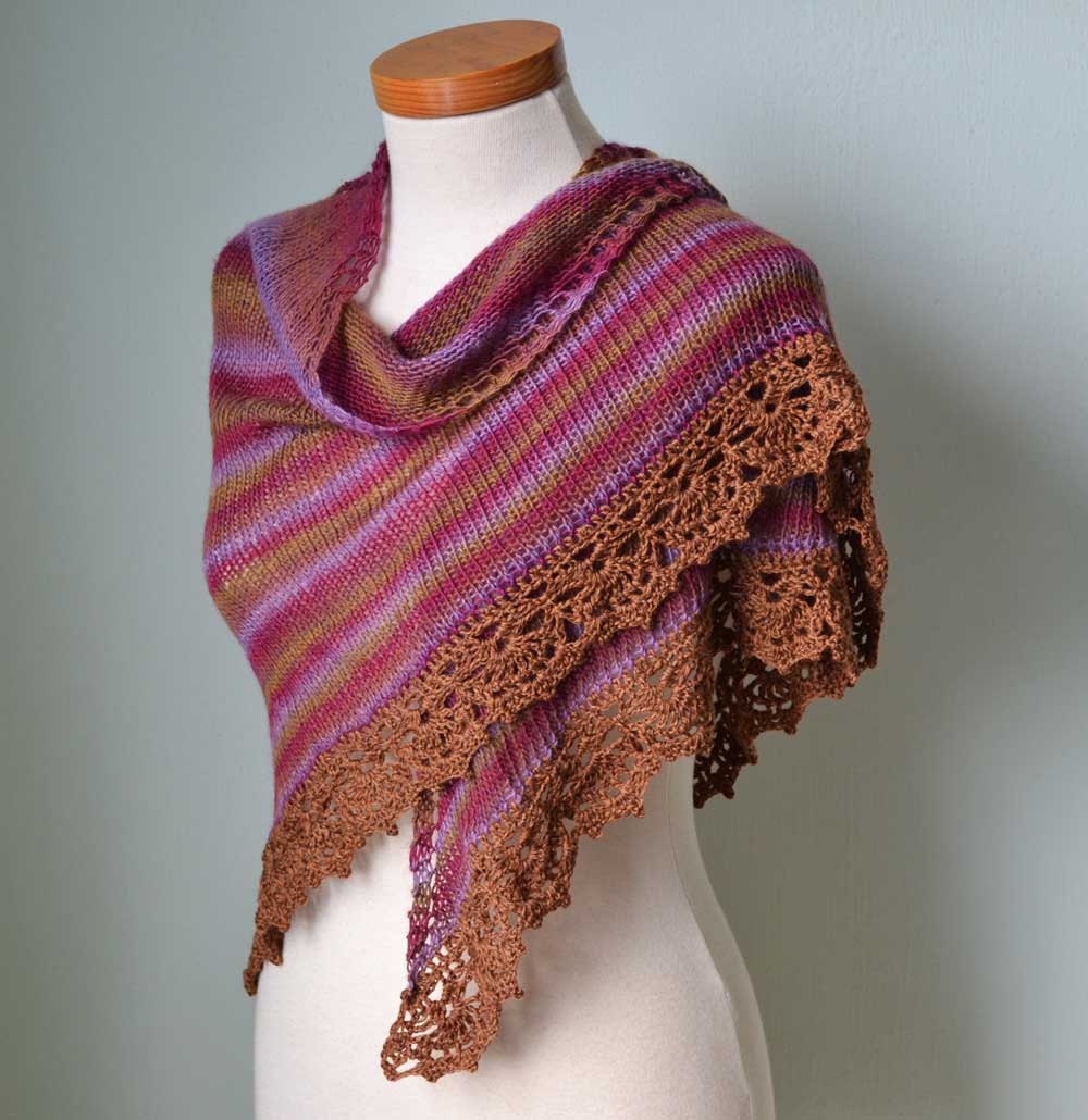 Knitted shawl with crochet lace trim D354