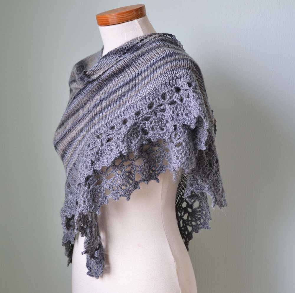 Grey striped knitted shawl with crochet lace trim E479