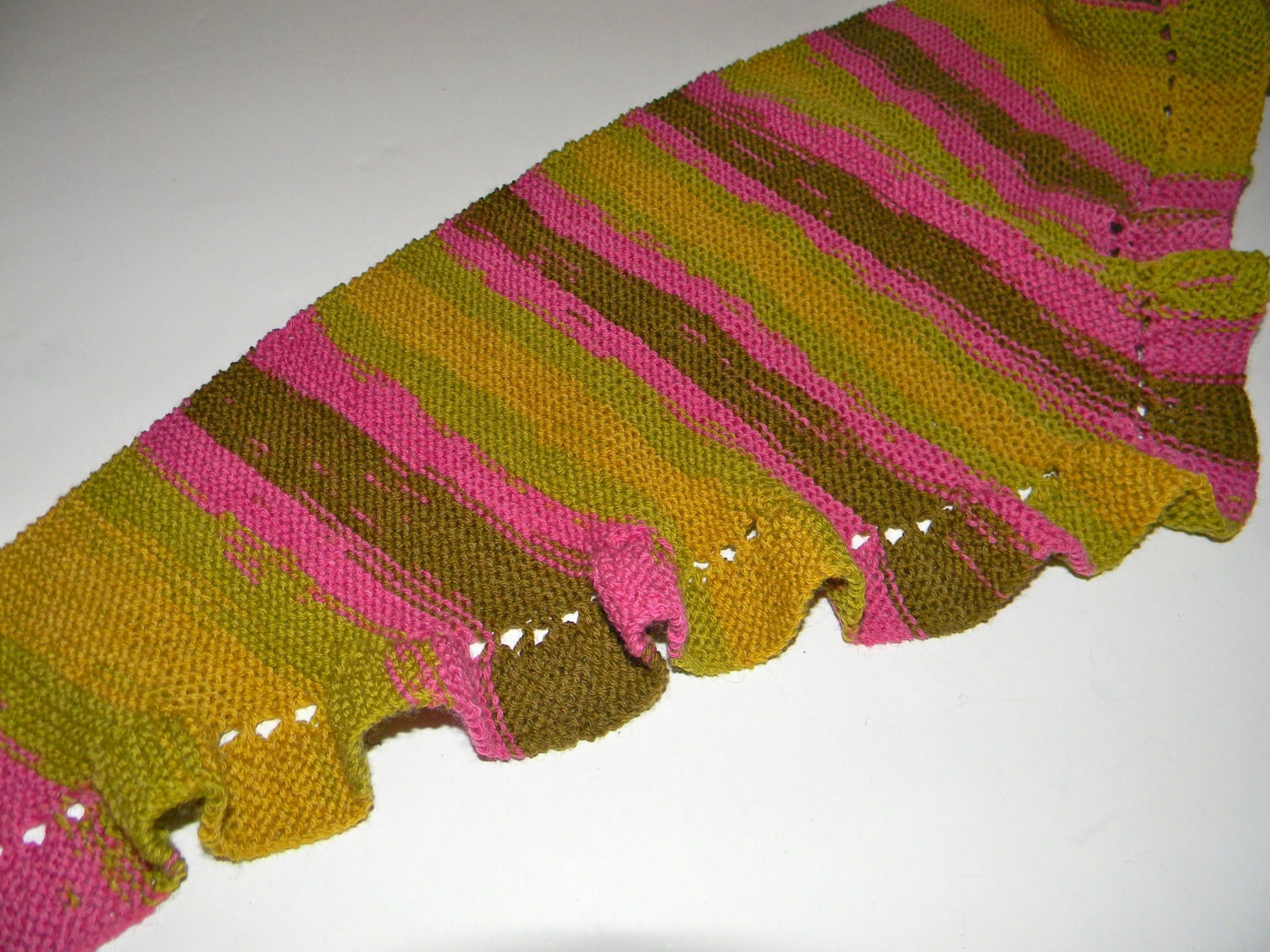 Hand knit triangular scarf, Baktus scarf, in washable virgin wool