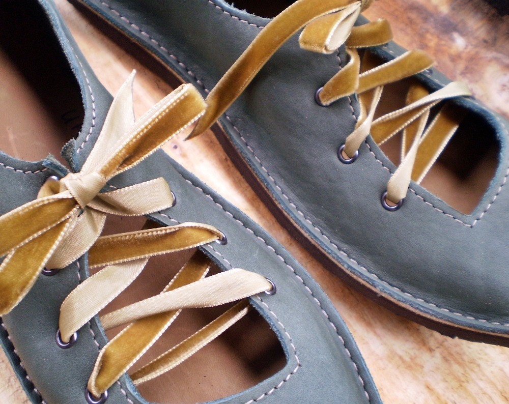 PUCK, UK 5, Bohemian Fairy, handmade shoes, D fitting, THYME green EcoTan leather, Ribbons, 1518