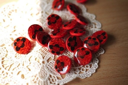 Vintage - 10 Red Flower Buttons (Small)