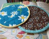 set of 2 vintage potholders