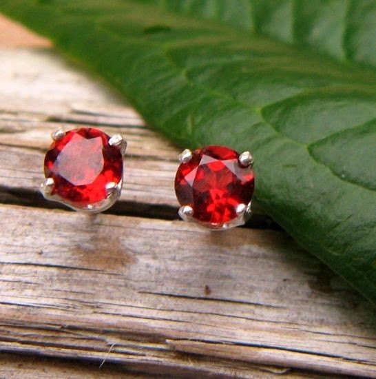 Little Gems - 4mm Orissa Garnet - High Quality - The Perfect Faceted Gemstone Stud Earrings