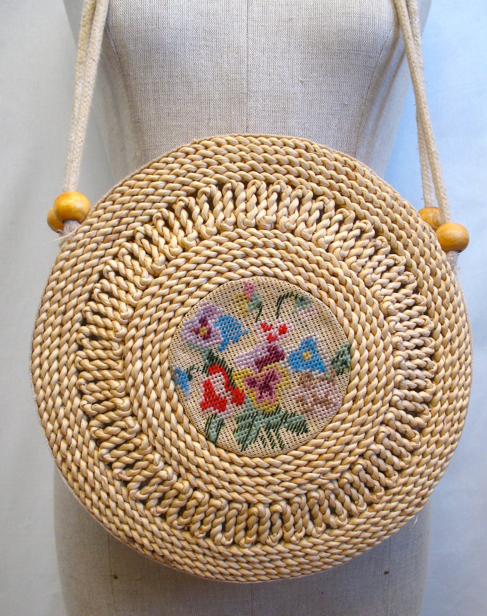 Vintage 70s Round Straw Shoulder Bag with Needlpoint