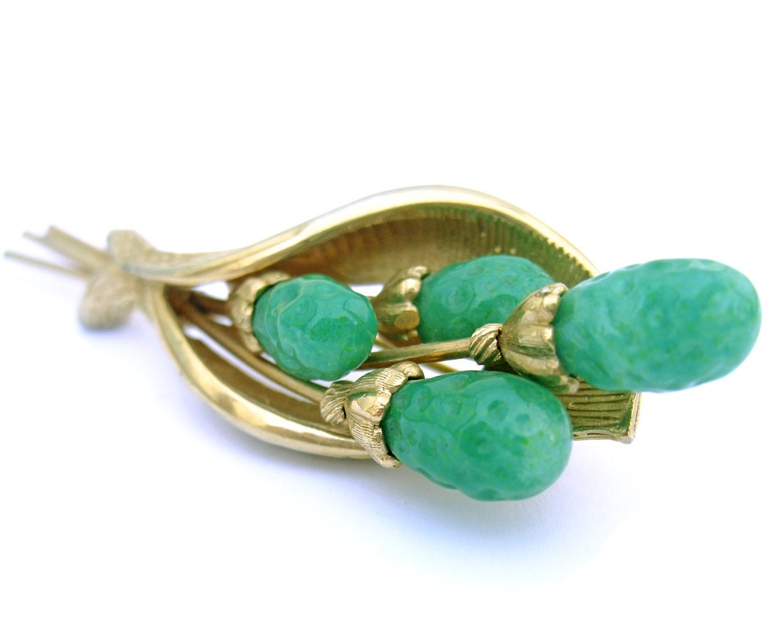 Vintage Pin Brooch Green Stone Signed Kramer 50s Costume Jewelry