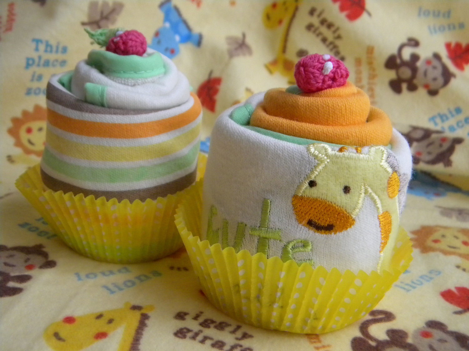 Double Bib Cupcake