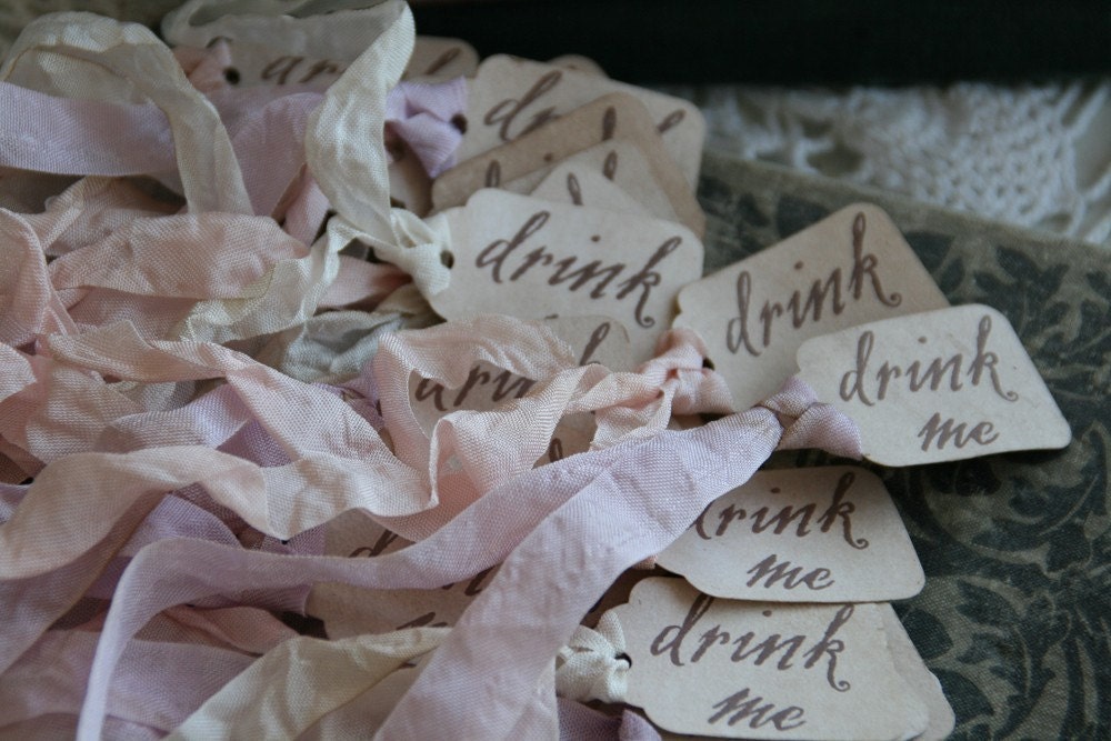 FAVOR TAG - drink me - Alice in Wonderland - Set of 24 - choose ribbon color