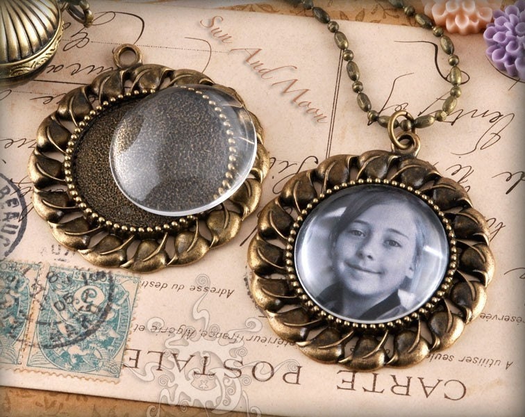 Vintage Setting Pack - 10 Blank Settings, 10 Glass Domes, 10 Necklaces - Antiqued Bronze Pendant Trays - Brass Cabochon Setting