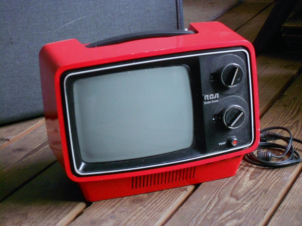 1978 PORTABLE RED TELEVISION R C A solid by JunqueInTheTrunque