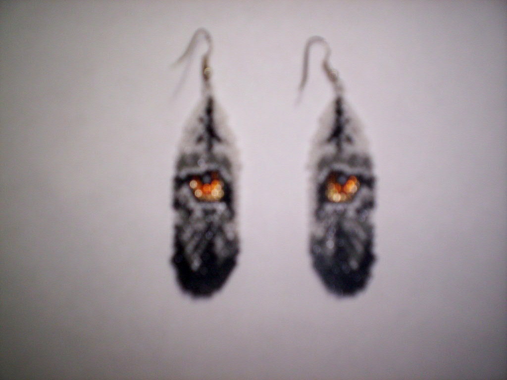 Brick Stitch Wolf / Wolf Eye in Feather Seed by wolfdendezigns38