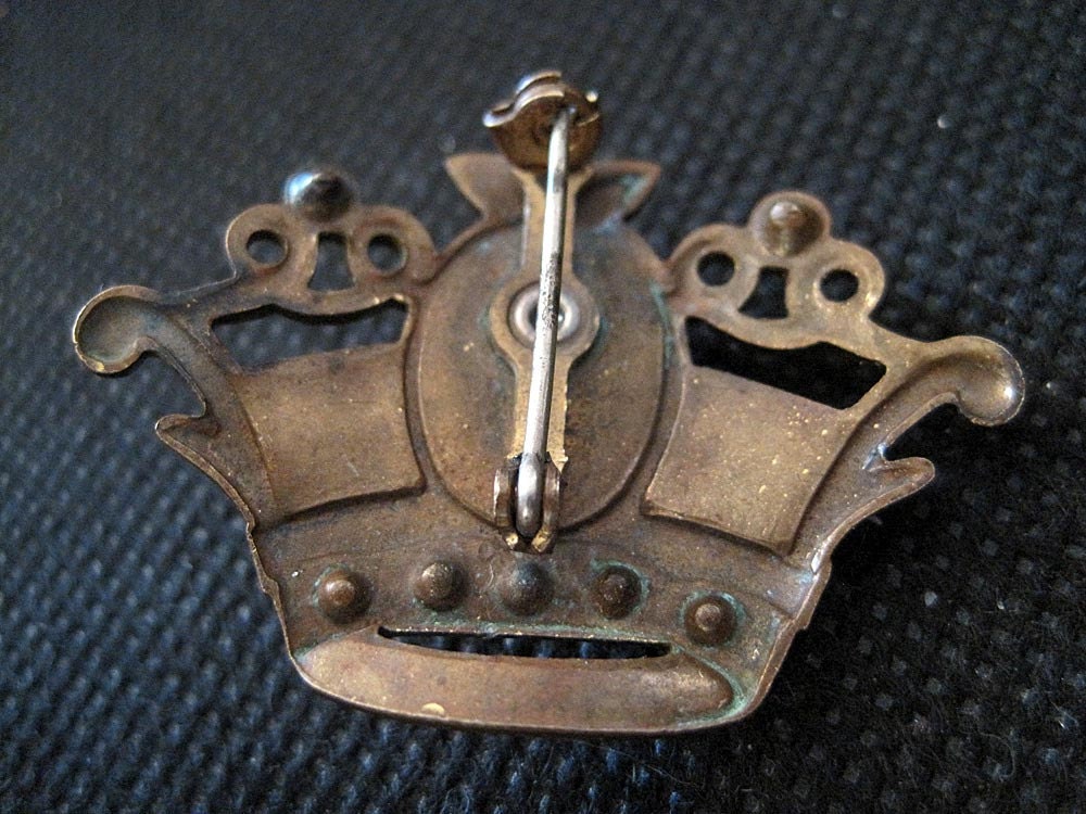 Vintage Brooch - Cameo Crown