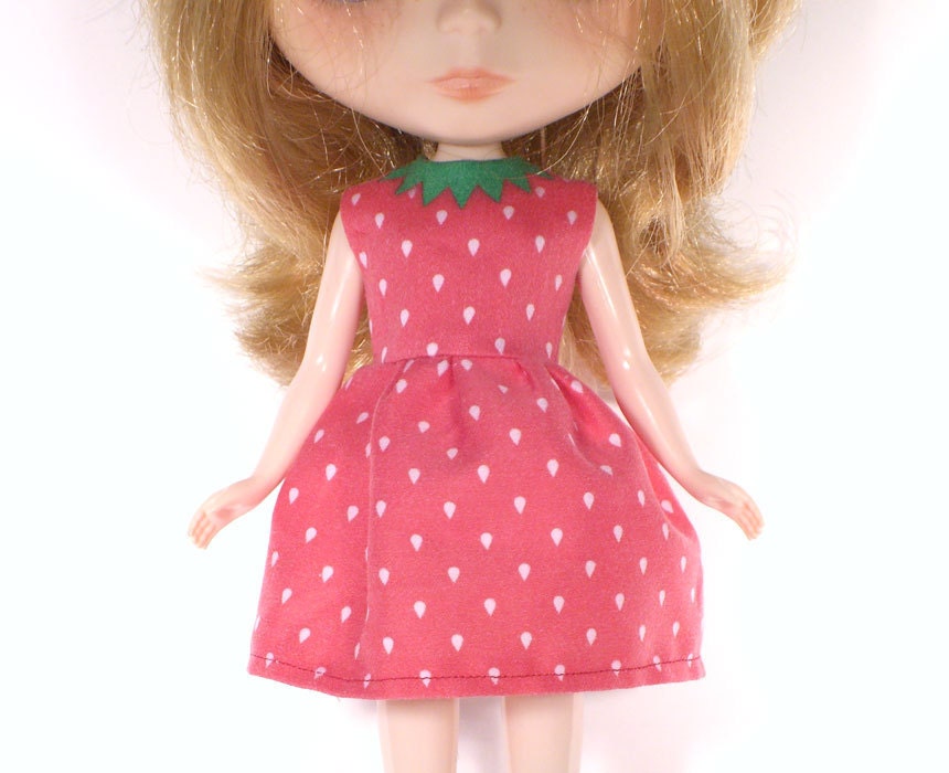 DIY Blythe Strawberry Dress