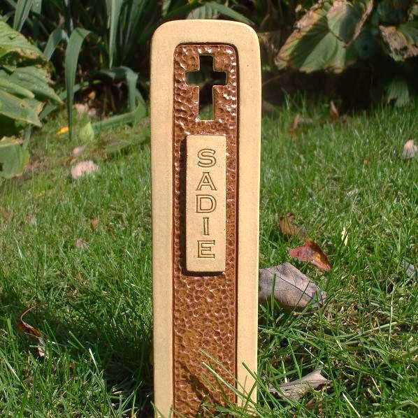 Pet Memorial Headstone Grave Burial Marker / Monument Brown & Tan