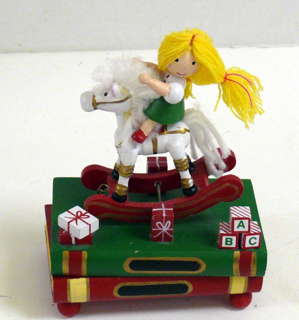 Music Box - Rocking Horse - Wooden Plays Song - Silent Night