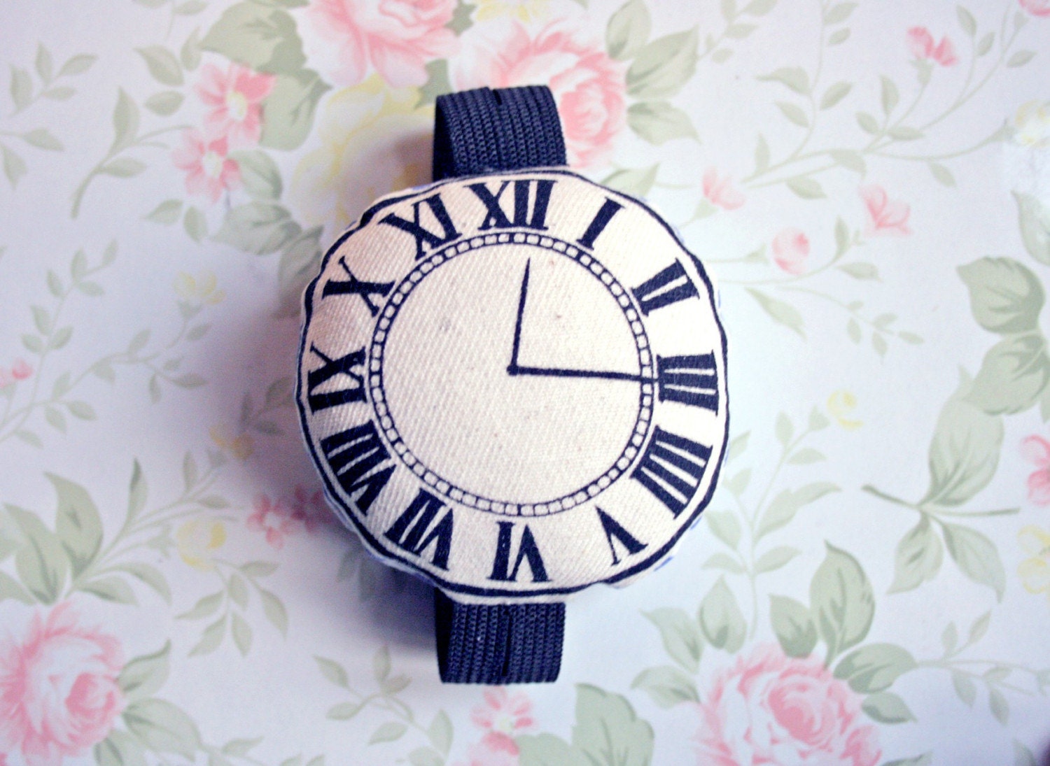 Wrist pin cushion with watch face screen print