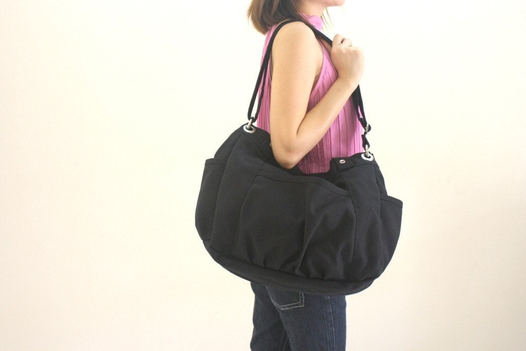 SALE - 10% OFF - Anna in Black  // messenger / shoulder bag / diaper bag / School bag /  Purse / tote / women / For her