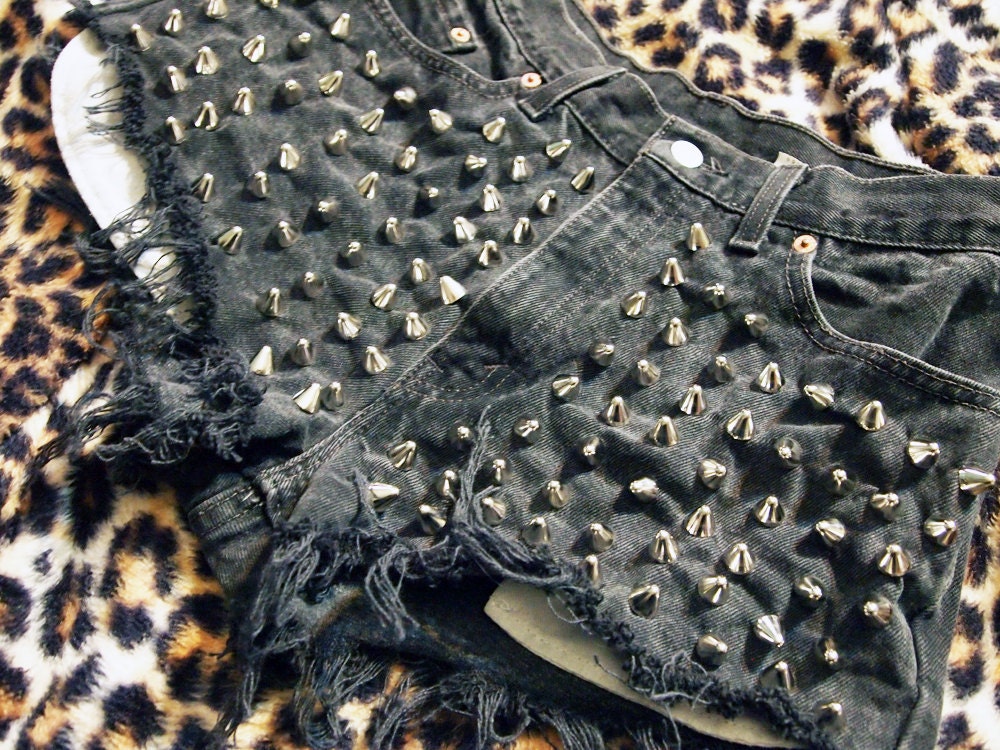 HELTER SKELTER// Vintage SPIKED Stud Levi's Cut Off Black Denim Shorts, M
