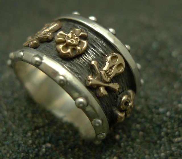 Pirate Skull Crossbones Custom Flowers Finger Band