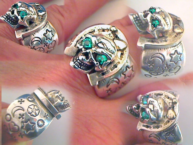 Lucky Horseshoe Skull Ring 18k dirt
