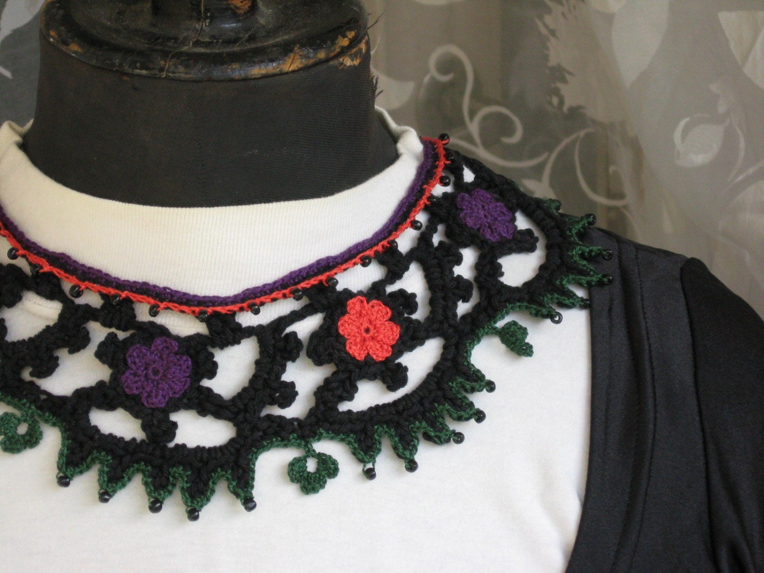 Lace necklace with knitted flowers and beads in black -- 3
