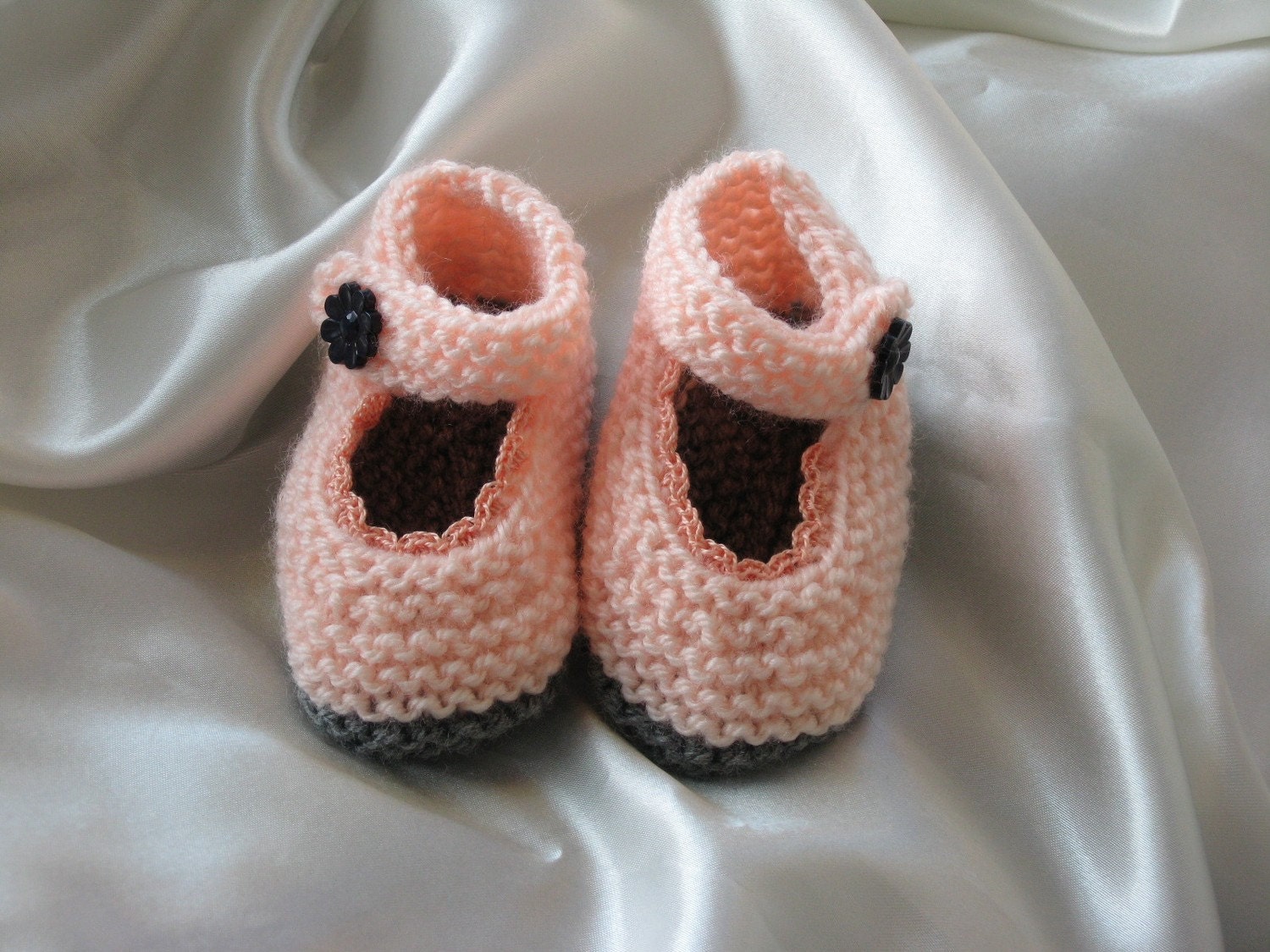 Knitted mary Jane baby booties -- peach and gray with crochet lace
