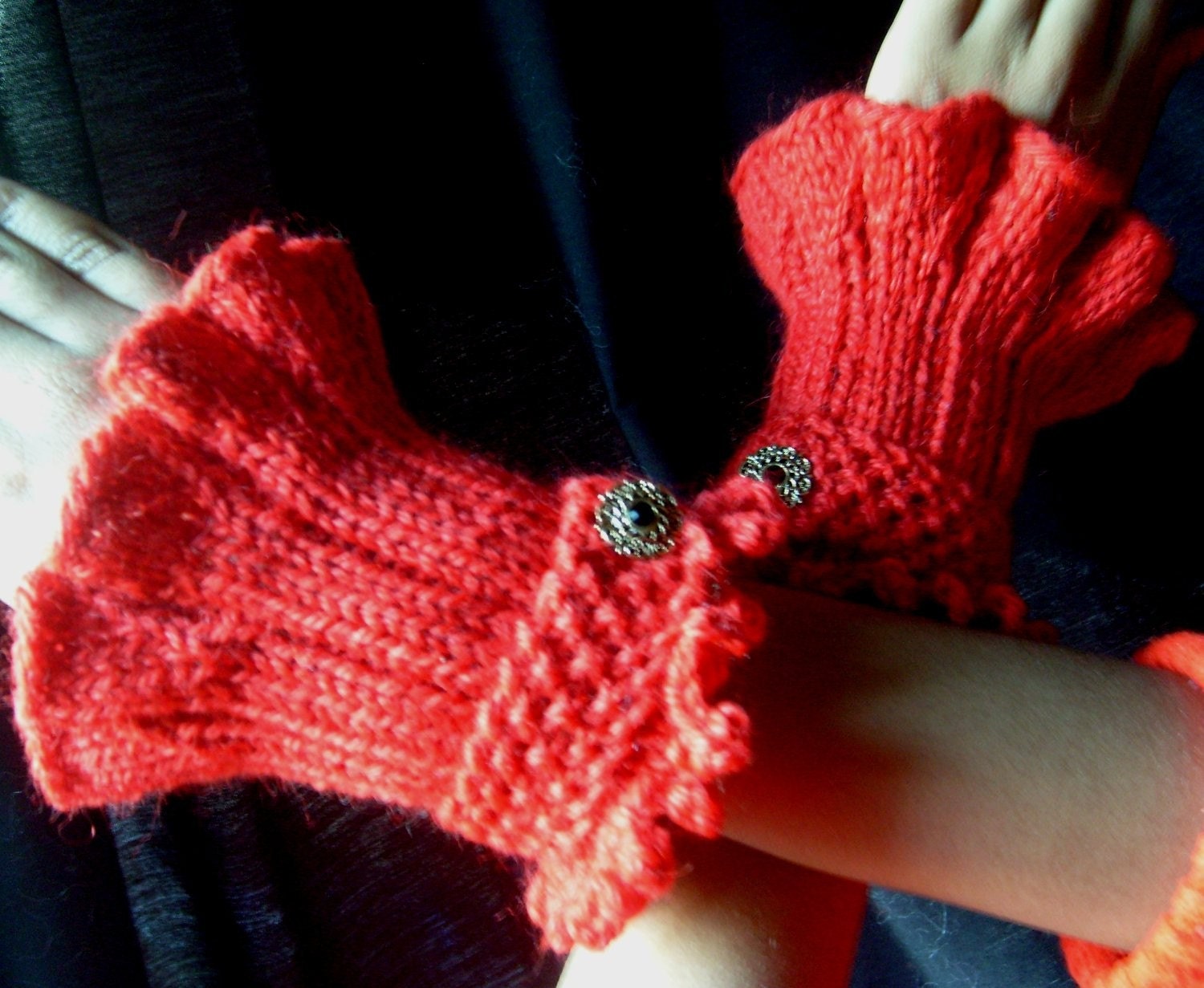 RETRO-VICTORIAN RUFFLED KNIT CUFFS / In RED - Luxurious Merino Wool and Alpaca and Silk Yarn