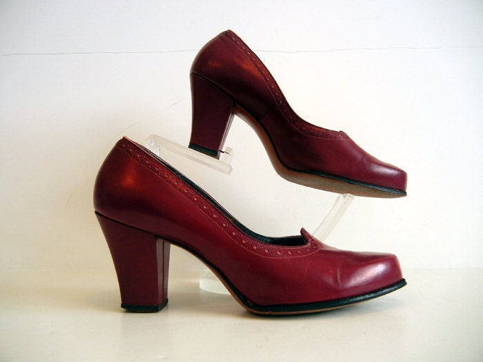 1940s shoes / Stand Out In These Vintage 40's Red  High Cuban Heel Shoes