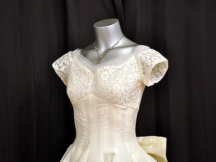 1950s dress / Vintage 50's Emma Domb Lace Tulle Full Skirt Wedding Dress