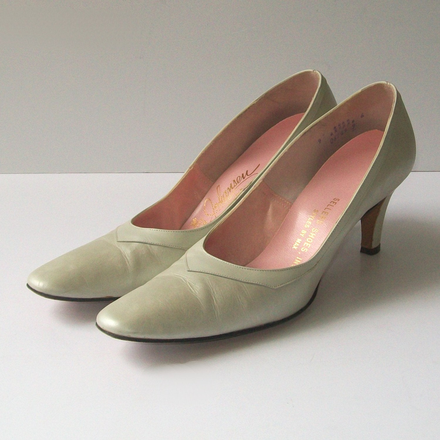 1950s shoes / vintage 50s high heels / 9 / narrow / Pearl White High Heels