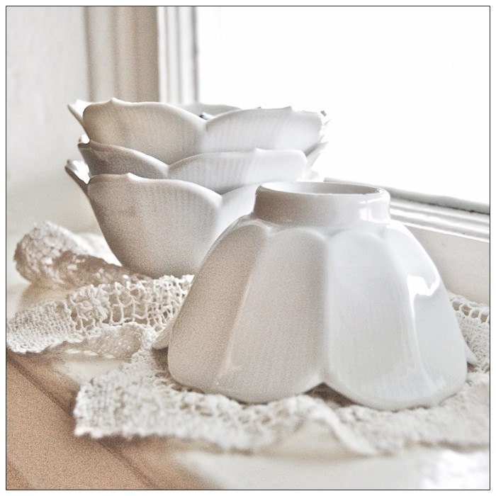 Vintage Lotus Bowls: Set of Four
