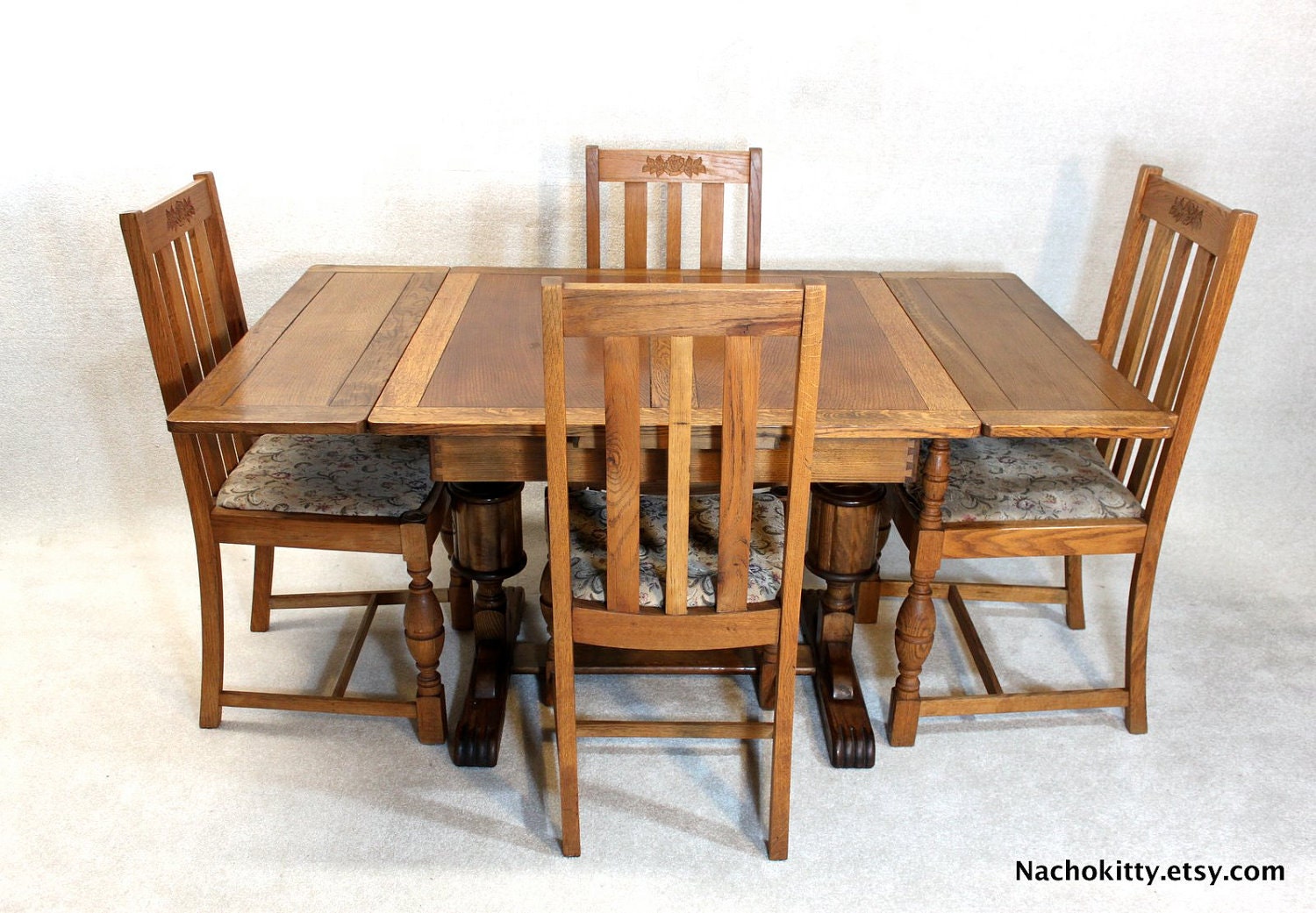 English Table Seats 2 or 4, 4 Chairs, Antique Oak Expandable