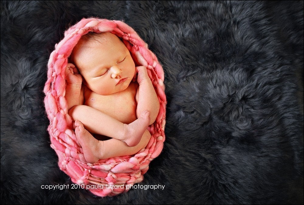 Pink Handspun chunky Merino Wool Cocoon - Infant Newborn Baby Photo Photography Prop- Egg, Pea Pod, Bowl, Sack, Hammock, Sling