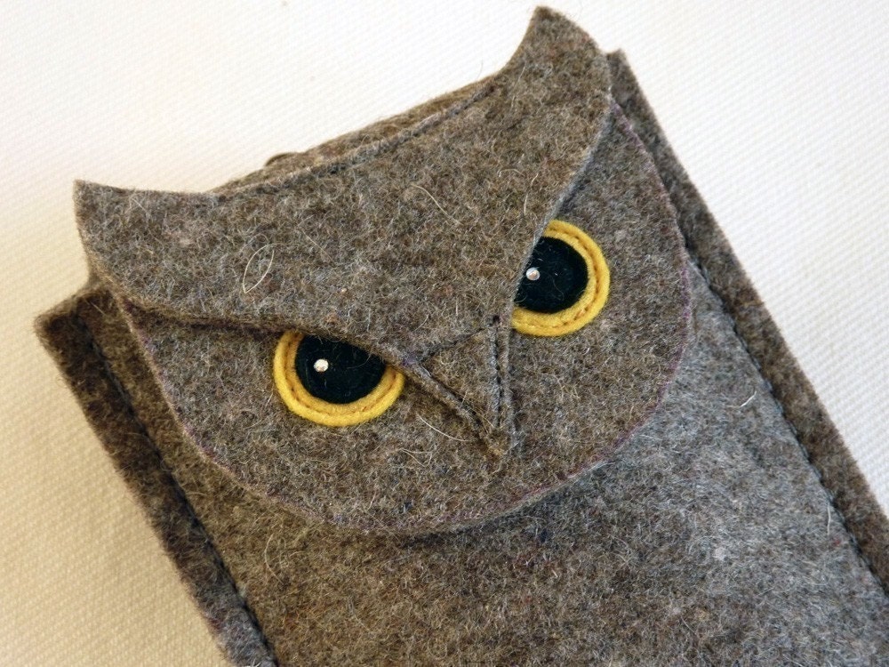Gadget case - Owl in designer felt for iphone, ipod touch, small digital camera...