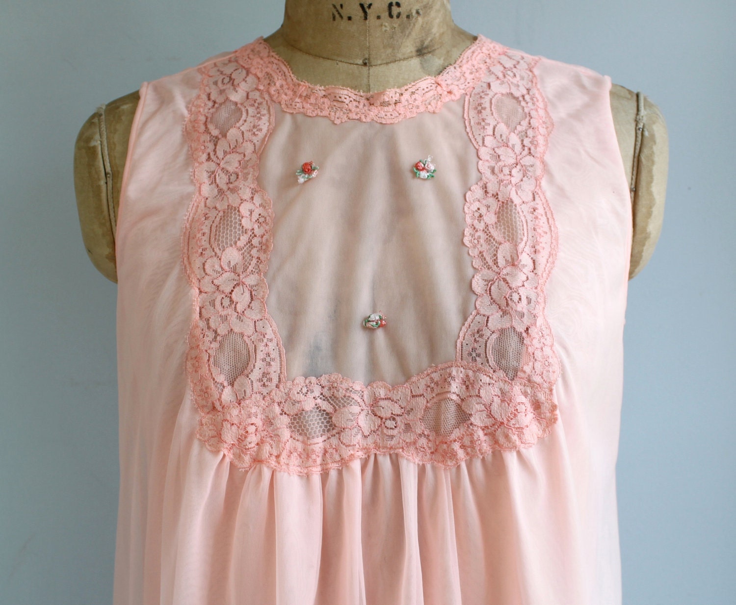 vintage 1960s nightie / babydoll / Small - medium Van Raalte nightgown. Peach pink chiffon. Mid century mod / the PEACH PARFAIT gown
