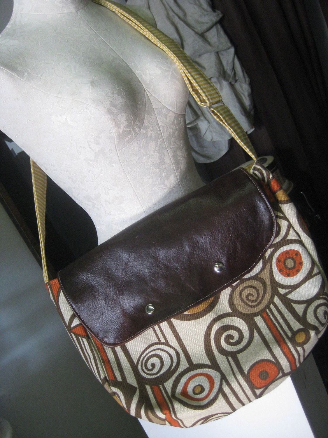 The Goldi bag in chocolate bark whiri w mahogany leather