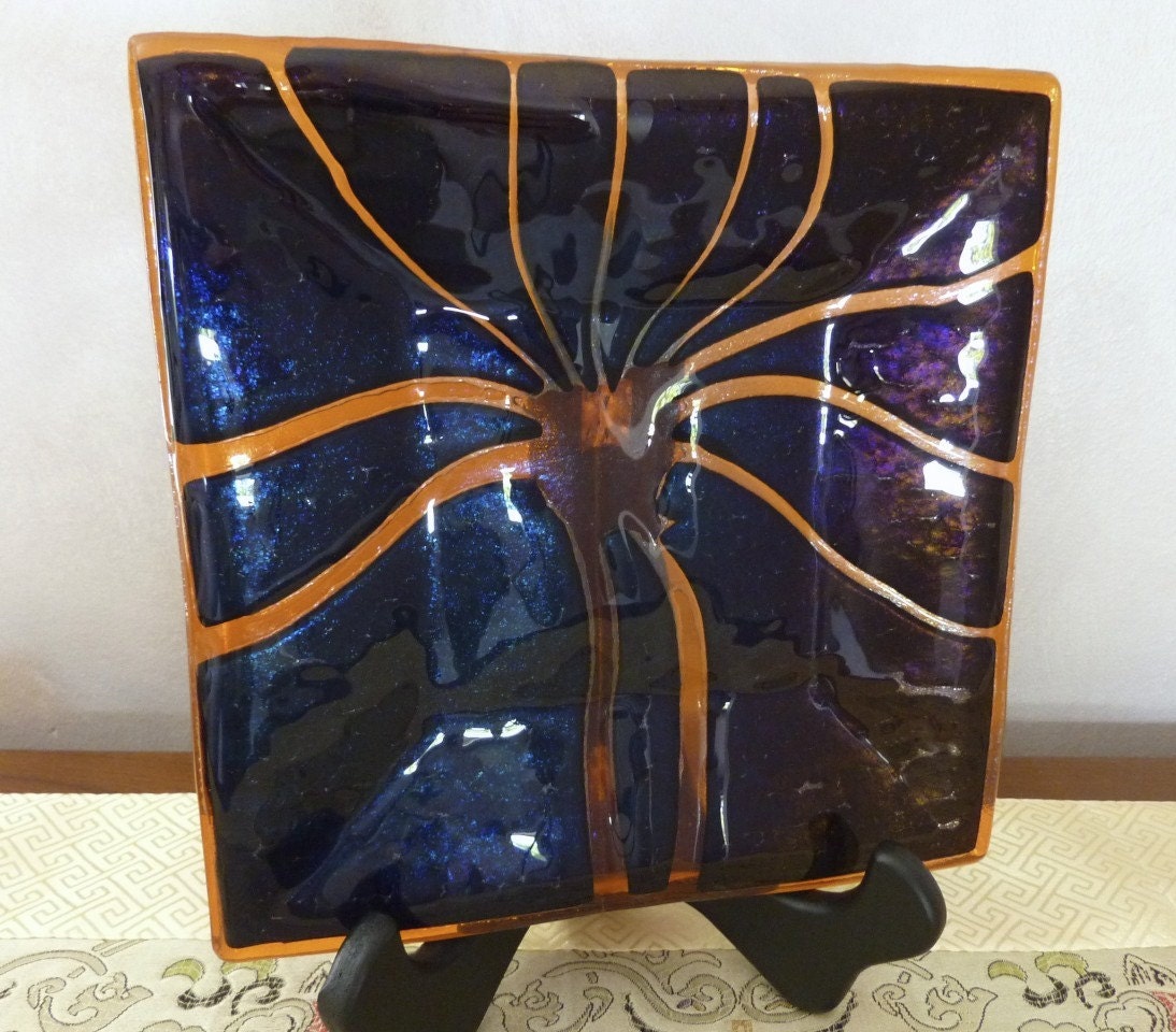 Shimmering Glass Plate in Black and Coral