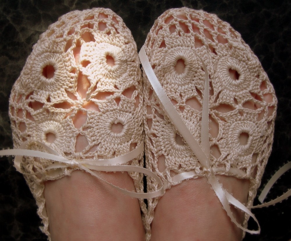 Crochet Ballet Flats: Elegant Handmade Ballet Flats with Suede Soles in Customizable Colors and Sizes
