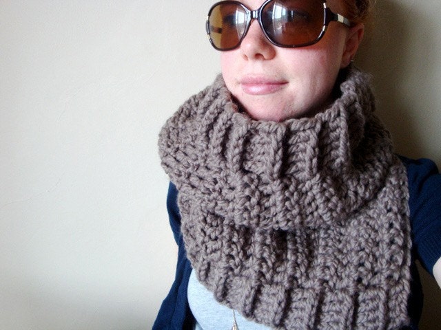 chunky crochet cowl in CUSTOM COLOUR (lambs wool blend)