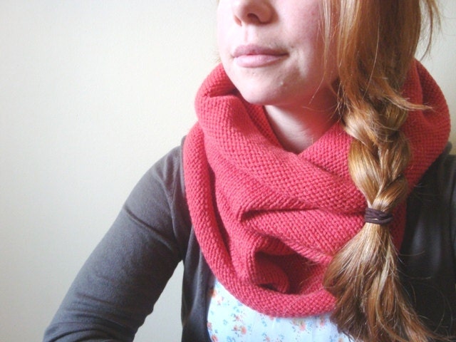 sequoia knit cowl in ROUGE (vegan friendly)