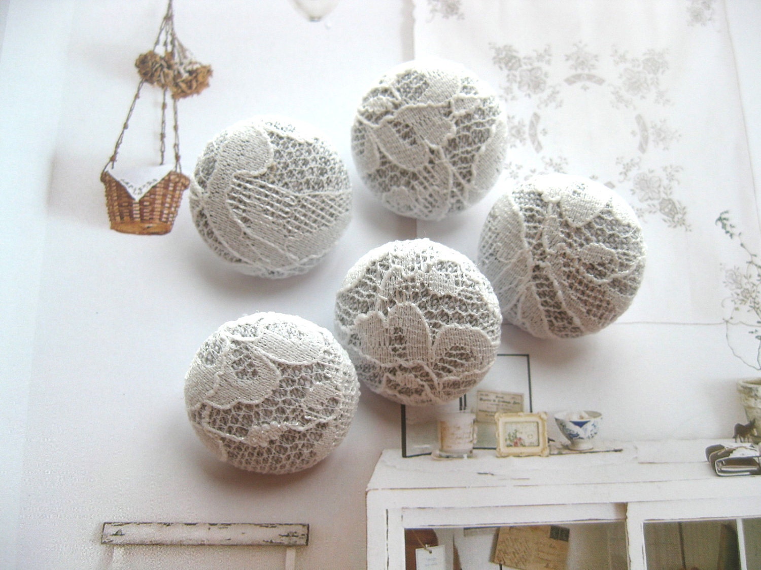 Handmade Fabric Buttons - Retro Off White Gray Grey Floral Lace Handmade Fabric Buttons 1 Inch 5's