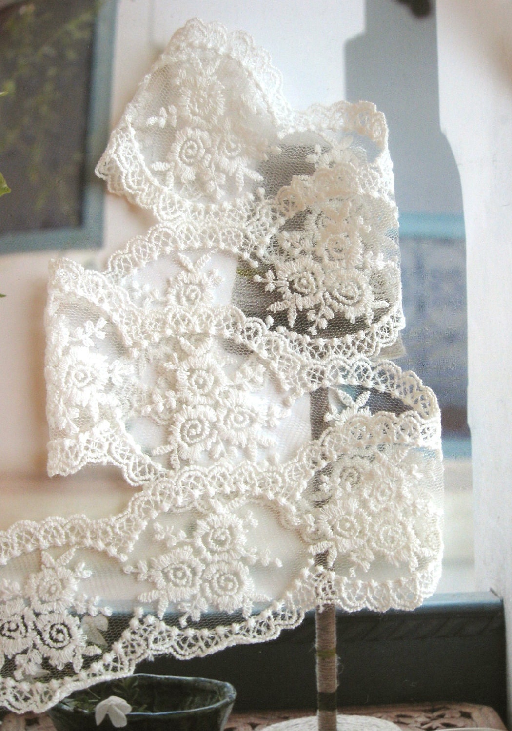 Cotton Lace Fabric Trim - Retro Off White Floral Flower Crochet Scallop Net Lace Fabric Cloth TRIM 2.5 Inches 1 Meter - Laura