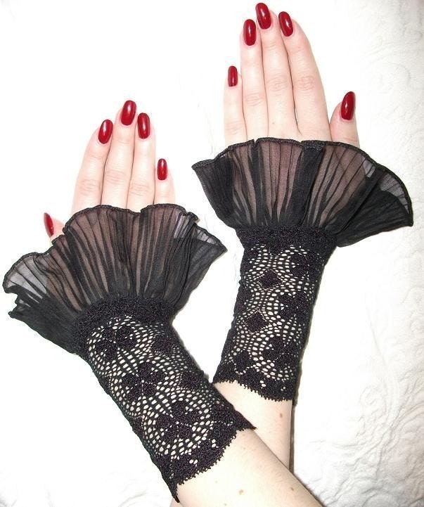 Lace Black Gloves