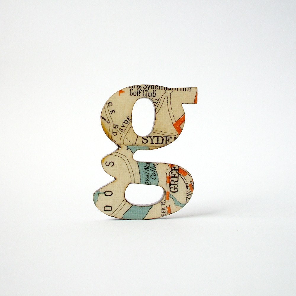 Vintage map g brooch