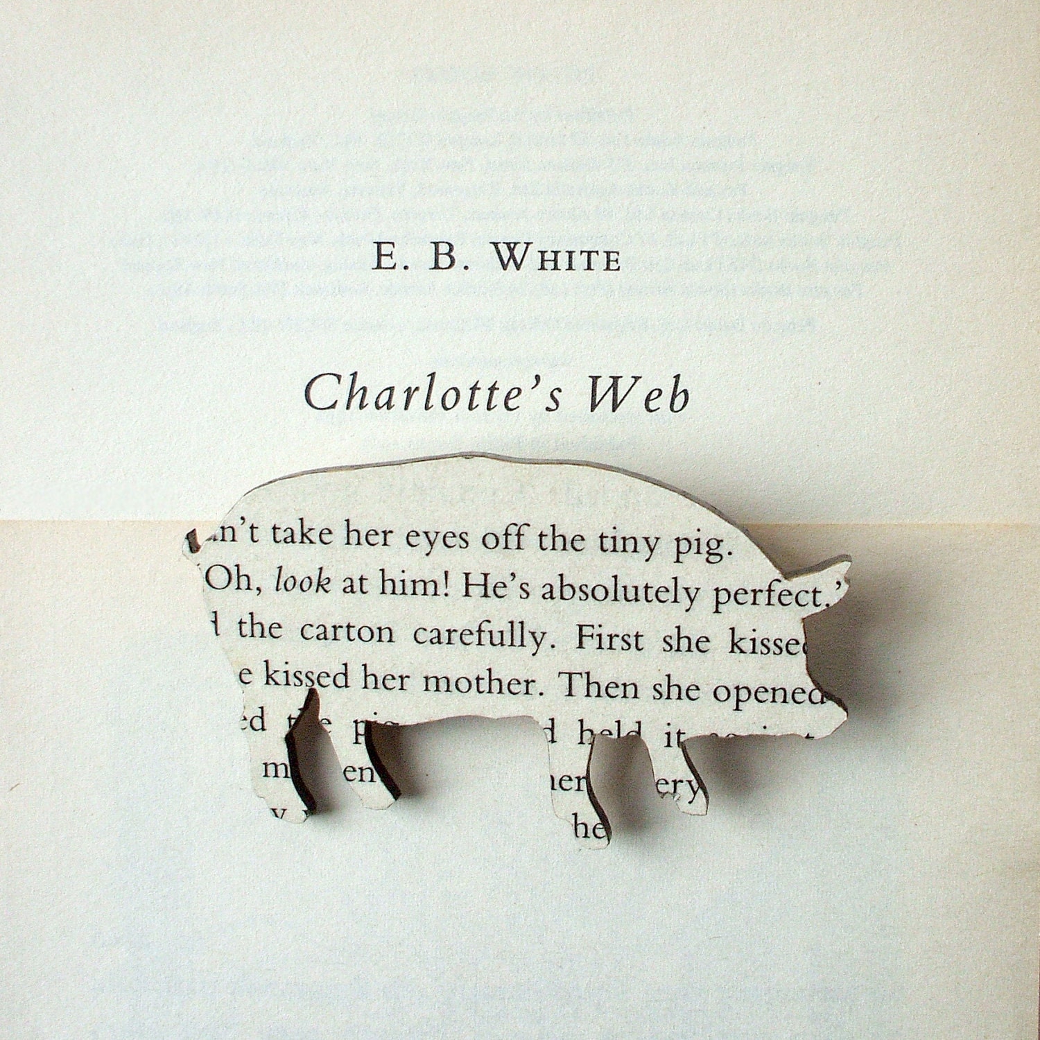 Charlotte's Web - Pig brooch. Classic book brooches made with original pages.