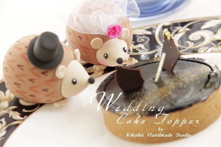 Lovely Hedgehog Wedding Cake Topper
