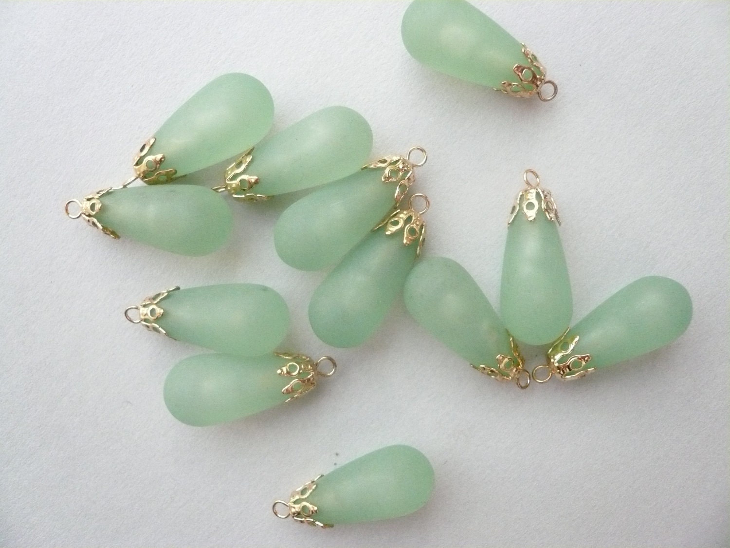 Vintage 23 x 11mm Sage Green Matte Teardrops Plastic or Resin  (12)